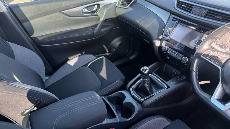 Nissan Qashqai 1.2 DiG-T N-Connecta 5dr Petrol Hatchback